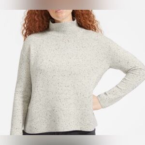 Everlane light grey specked 100% cashmere sweater